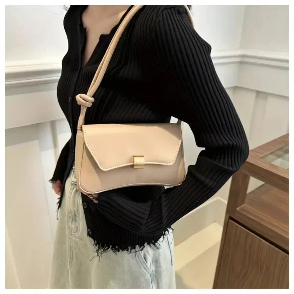 Daphne | Vintage Charm Crossbody Bag