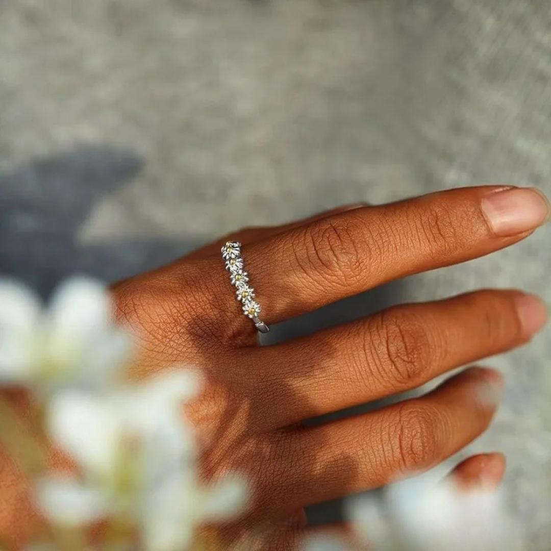 Adjustable Silver Margriet Ring Hand-Enamelled