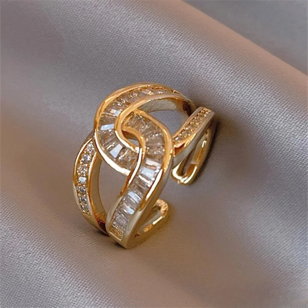 Elegant Knotted Ring