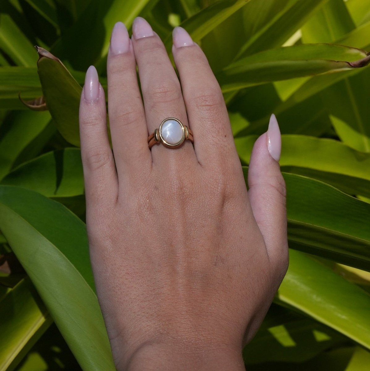 Kai Mother - of - Pearl Ring - Liam & Ivy