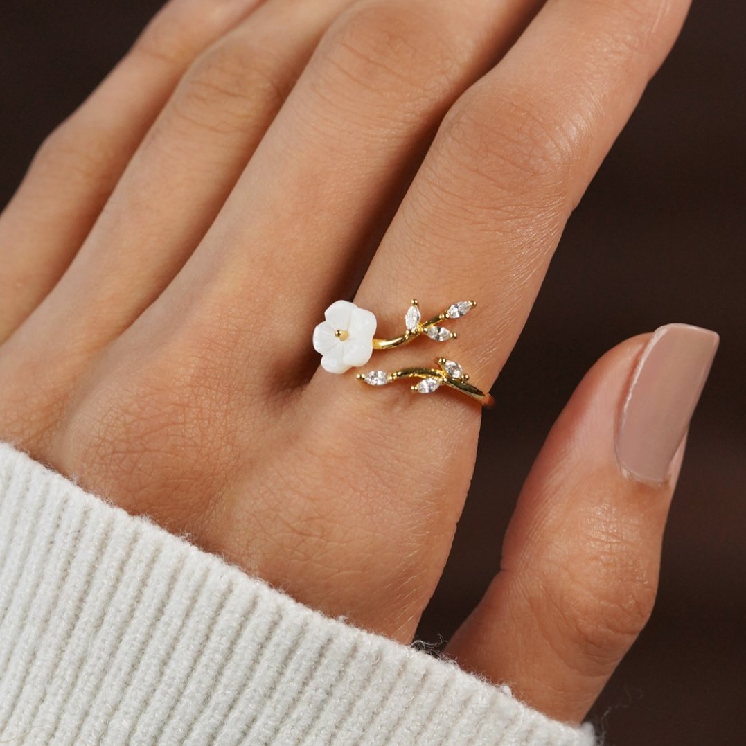Rise - White Flower Ring