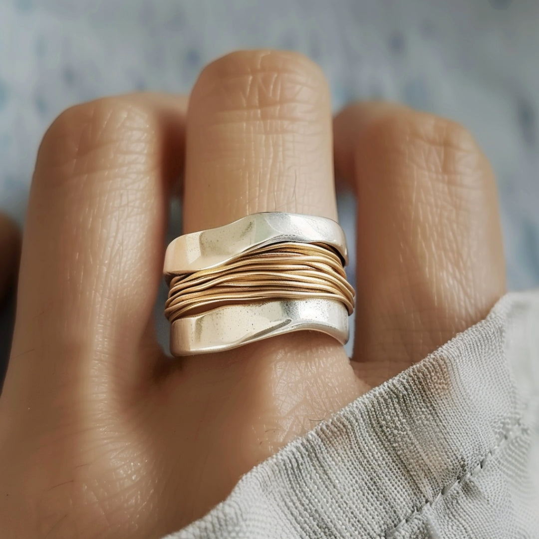 Elegant silver-plated gold wire ring for a sophisticated style