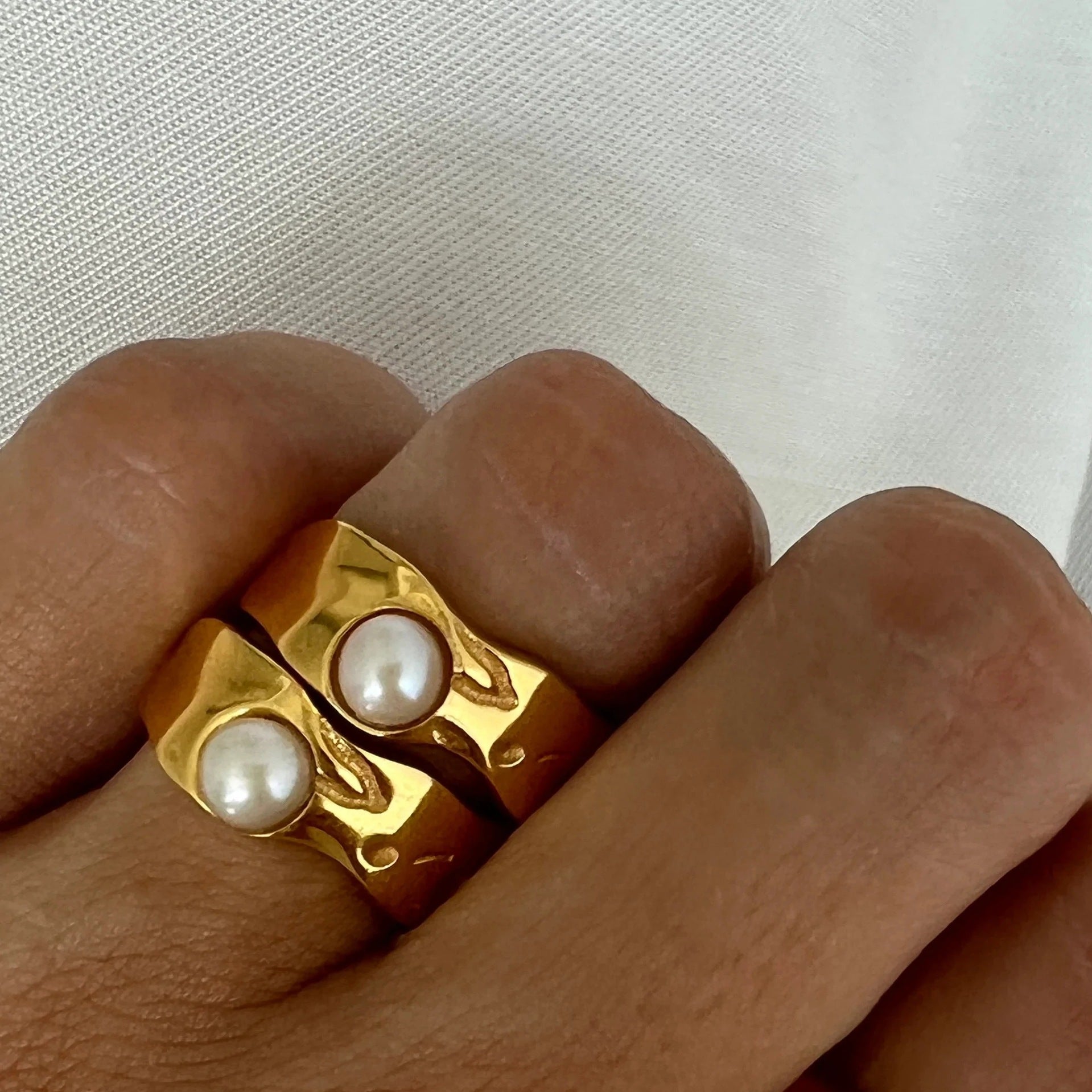 Vintage Ring in Natural Gold Pearl