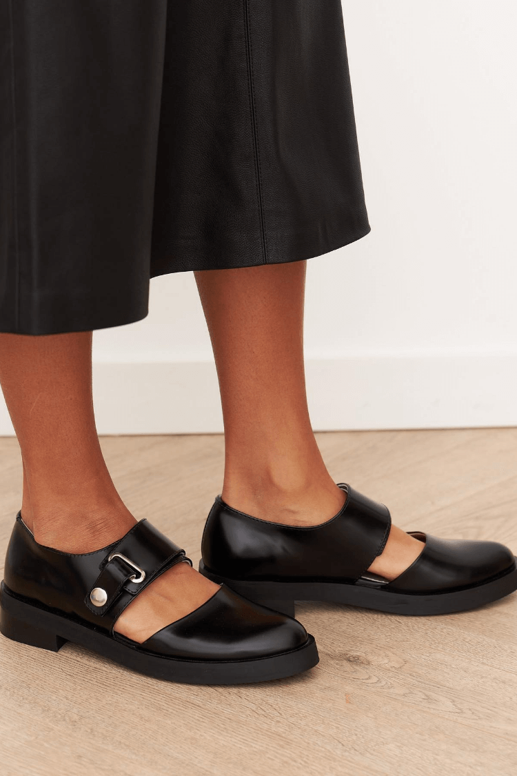 BLACK BUCKLE LOAFERS - Liam & Ivy