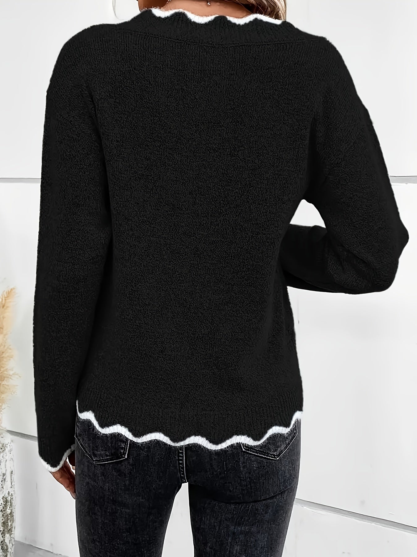 Éline™ | Scalloped V-Neck Sweater